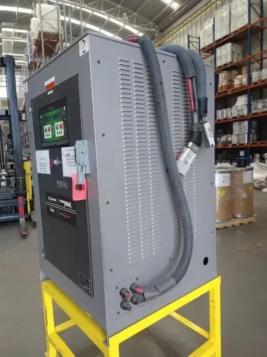 Cargador de Montacargas 440