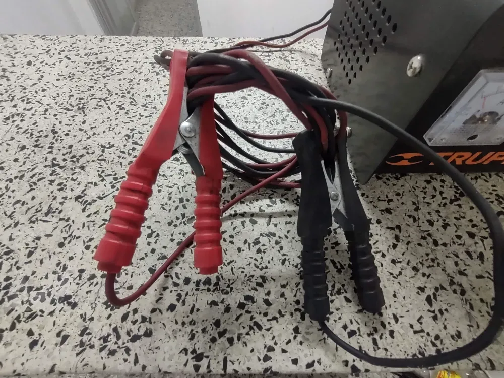 Cargador para baterías carro y moto