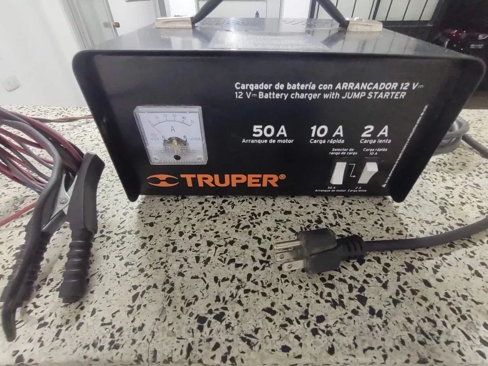 Cargador para baterías carro y moto