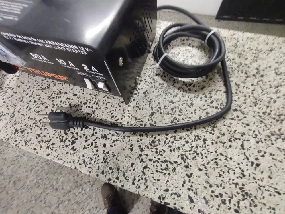 Cargador para baterías carro y moto