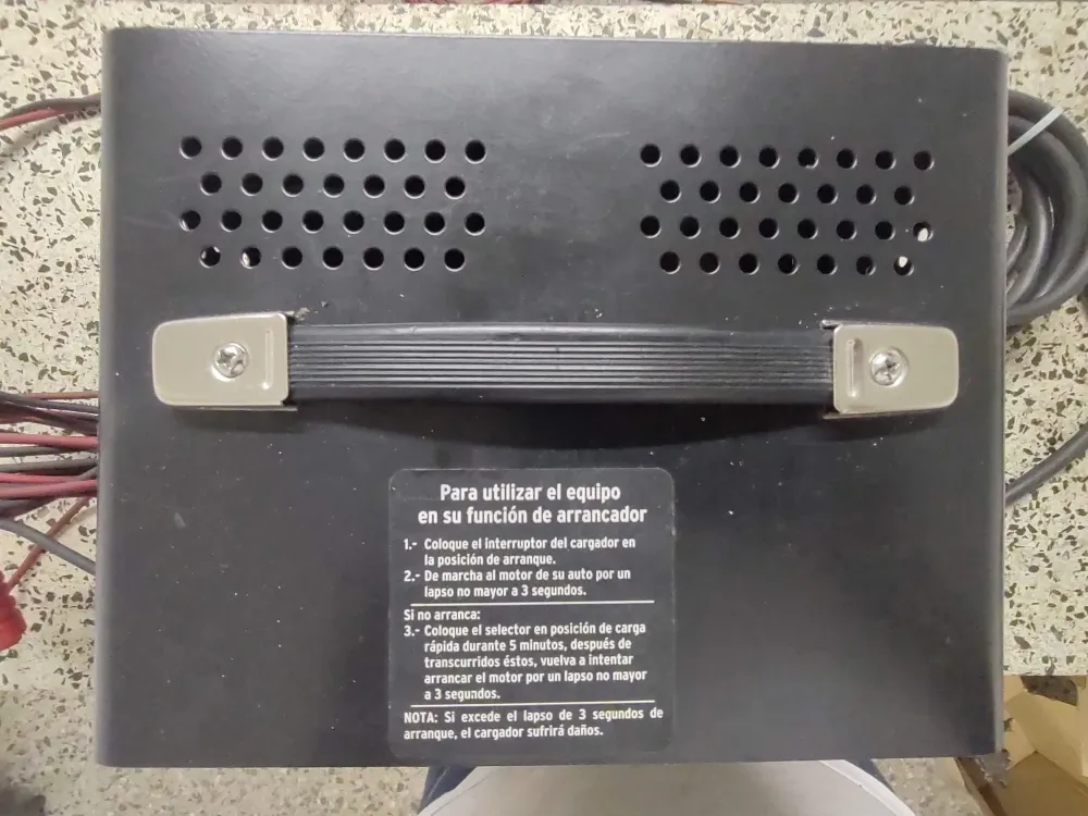 Cargador para baterías carro y moto