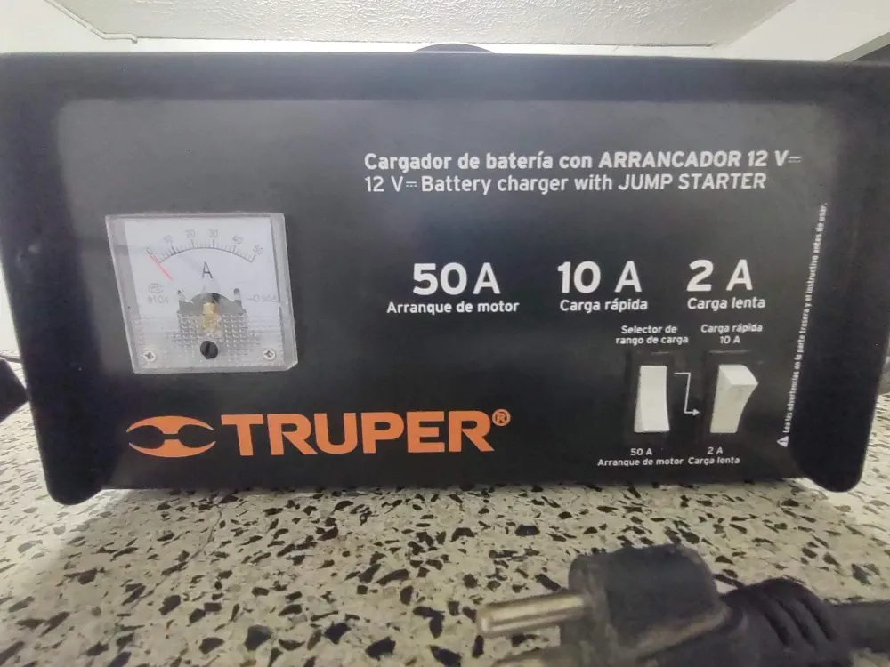 Cargador para baterías carro y moto