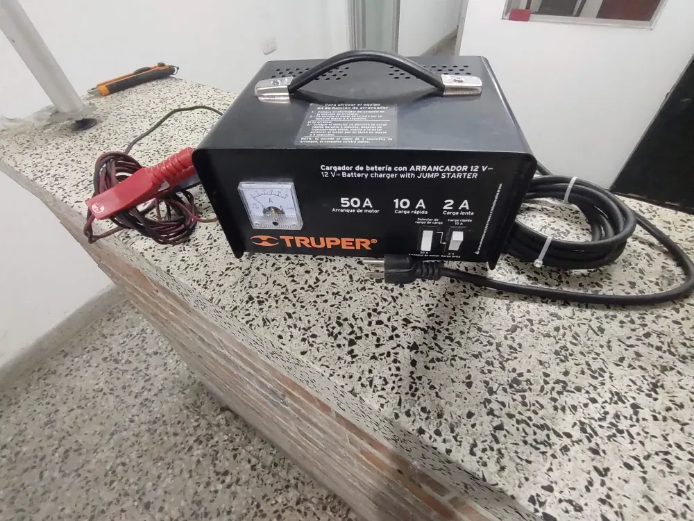Cargador para baterías carro y moto